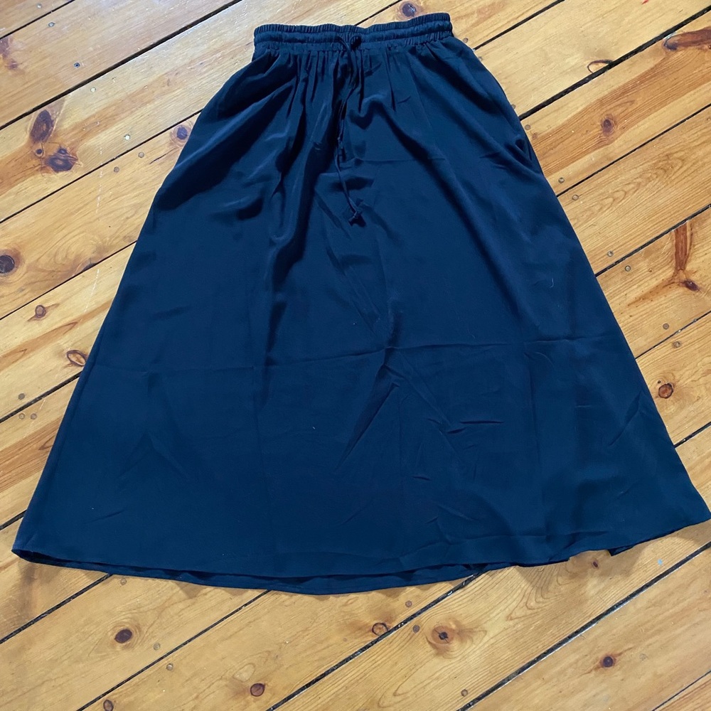 Yincra full length black skirt medium made of polyester/spandex.